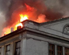 В Донецкой области произошел масштабный пожар в  неработающем кинотеатре:  пострадал человек  (ФОТО)