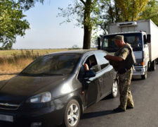 На блокпостах в Донецкой области полицейским попались четыре человека &quot;в розыске&quot;