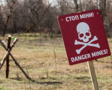 Словакия передала Донецкой области таблички &quot;Осторожно, мины!&quot; для установки в прифронтовой зоне