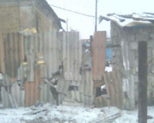 Убита собака, выбиты окна: СММ ОБСЕ осмотрела место обстрела в Авдеевке