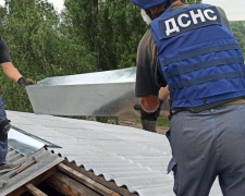 В Авдеевке спасатели ГСЧС продолжают восстанавливать жилые дома