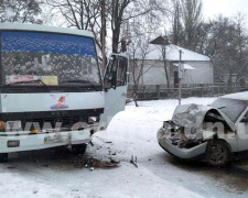 Автобус «Авдеевка - Покровск» попал в ДТП: опубликованы фото