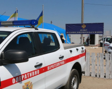 Пиротехники  проверяют безопасность КПВВ в Донецкой области: на &quot;Гнутово&quot; нашли гранату (ФОТО)