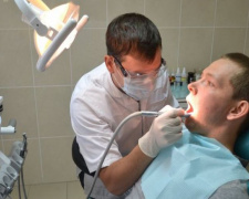 Международные бригады стоматологов бесплатно будут лечить украинских военных в зоне проведения ООС