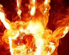 В результате пожара в Авдеевке пострадала пожилая женщина