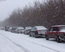У линии разграничения на Донбассе собралось более 400 авто