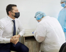 Владимир Зеленский призвал политиков не дискредитировать процесс вакцинации