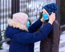 Кабмин Украины запретил в &quot;красной&quot; зоне ходить по улицам без масок