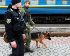Полиция Донетчины «отрабатывает» вокзалы: появилось видео