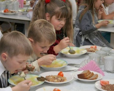 В школах Авдіївки учнів пільгових категорій будуть годувати за рахунок місцевого бюджету