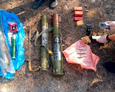 На заброшенной базе отдыха в Донецкой области найден крупный взрывоопасный тайник (ФОТО)
