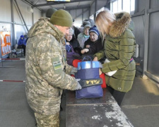 Українці годинами чекають перетину донбаської лінії зіткнення: графіки