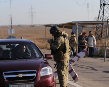 На КПВВ Донбасса в очередях застряли около трехсот авто