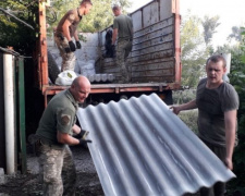 Авдеевские «симики» помогают восстанавливать разрушенные обстрелами поселки (ФОТО)