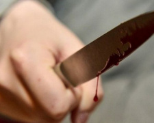 В Авдіївці сварка між чоловіками закінчилася ножовим пораненням