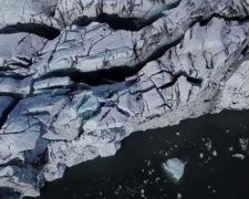 Волна от падения ледника едва не потопила туристов (ВИДЕО)