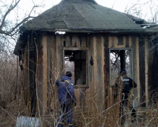 В Авдеевке спасатели и полицейские обследовали заброшенные дома