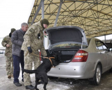 Пограничники фиксируют рост потока людей и машин через КПВВ на Донбассе