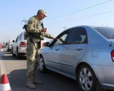 Пограничники говорят, что на КПВВ на Донбассе снизился поток людей и транспорта