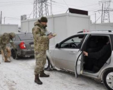 На донбасских КПВВ задержали людей за криптовалюту, предложение взятки и «документы» из «ДНР»