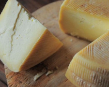 Украину заполонил поддельный сыр: как авдеевцам отличить фальсификат
