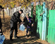 Полиция помогает доставлять питьевую воду в &quot;обезвоженные&quot; прифронтовые поселки под Торецком