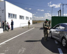 Неподконтрольный Донбасс оставили без смартфонов и обуви