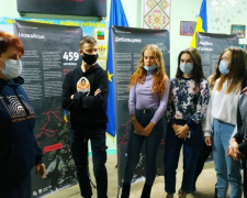 В Авдеевке Народный музей приглашает на передвижную выставку «Война России против Украины» 