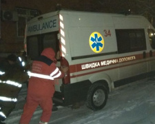 Снежные ловушки Донбасса: на помощь пришли спасатели (ФОТО)
