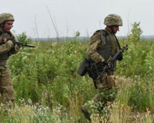 За сутки на  Донбассе 36 обстрелов, ранен военный