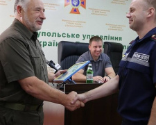 Губернатор  Донетчины   вручил  спасателям награды и сертификаты на катер и 2 квадрокоптера (ФОТО)