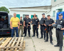 Муса Магомедов привіз поліцейським двох прифронтових громад американські бронежилети