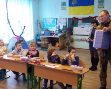 Представники ЦВС допомагають дітям та дорослим Донбасу