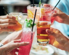 Експерти назвали напої, які не варто пити авдіївцям у спеку