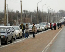 На донбасских КПВВ резко вырос поток пешеходов и транспорта