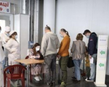 Как в Украине открылись первые центры массовой вакцинации