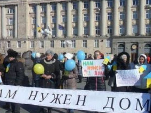 Проблемы переселенцев с Донбасса и Крыма: остраненность государства и важность объединения