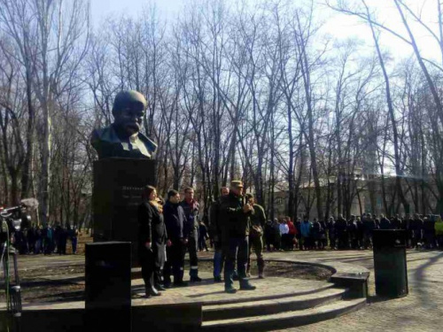Жители города вышли на мининг против ж/д блокады в Донбассе (ФОТО) (ДОПОЛНЕНО)