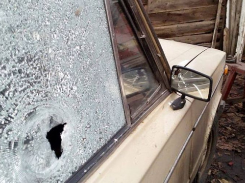 Боевики стреляли по гражданскому автомобилю в прифронтовом Майорске (ФОТО)