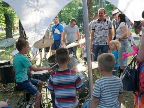 Завдяки сімейному святу від "Платформи спільних дій" молоді музиканти Авдіївки змогли поділитися досвідом з дітьми
