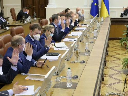 Кабмин предлагает изменить правила приема на работу в Украине