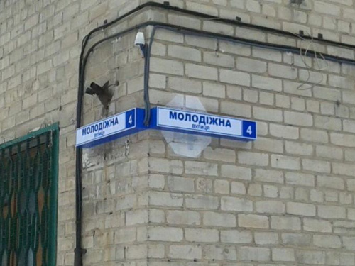 Круче всех: В Авдеевке устанавливают светодиодные таблички с названиями улиц 