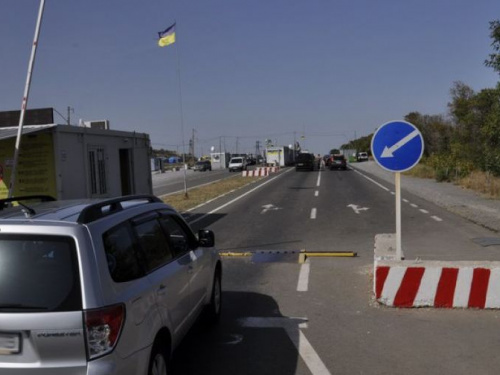 На КПВВ Донбасса проезда ожидают 280 транспортных средств