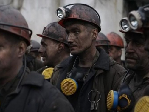 На Донбассе бунтуют голодные горняки: работа трех шахт парализована