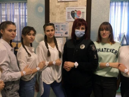 Полицейские Авдеевки рассказали школьникам как противостоять насилию