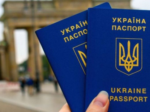 Закордонний паспорт коштуватиме українцям дорожче