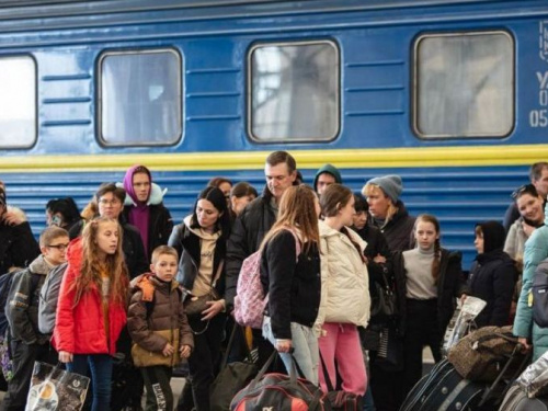 Як авдіївцям, які евакуюються потягами "Укрзалізниці", отримати одноразову допомогу: докладна інструкція