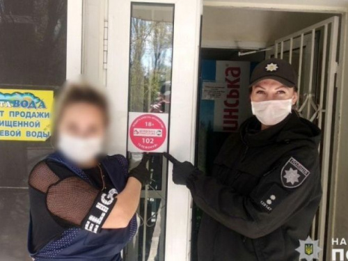 В Авдеевке полицейские провели профилактический рейд по местным магазинам
