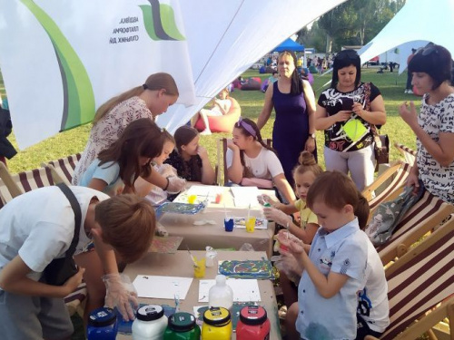 В Авдіївці молодіжний фестиваль об'єднав тисячі городян в бажанні робити українське разом (ВІДЕО)