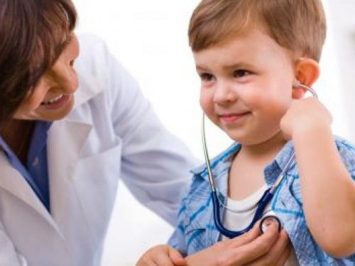 Детская поликлиника временно приостанавливает проведение плановых профилактических прививок, а также плановый осмотр детей первого года